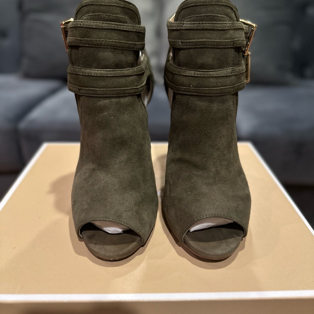🚫SOLD🚫 Michael Kors Olive Green Blaze Open Toe Bootie